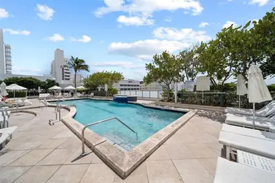 Gallery image of Fontainebleau New Reno 1BR Corner Unit Ocean & Bay in Miami Beach