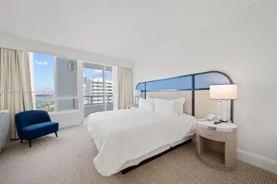 Gallery image of Fontainebleau New Reno 1BR Corner Unit Ocean & Bay in Miami Beach