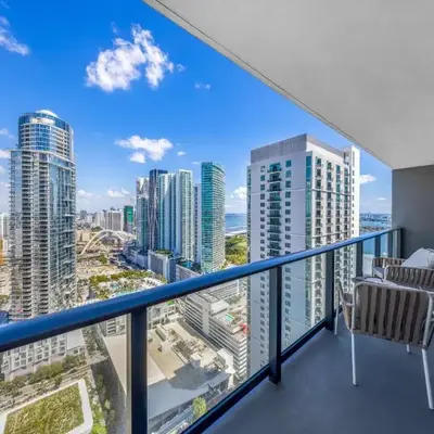 2-BD Downtown Miami Condo with City Views