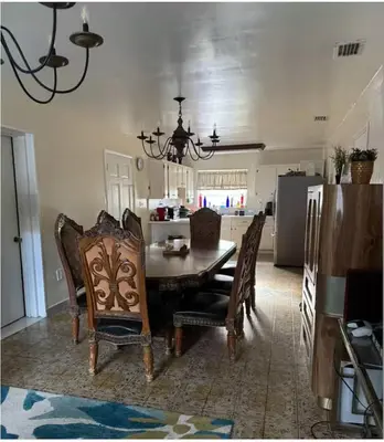 a dining room table and chairs in a kitchen at Peach Private Room in Miami