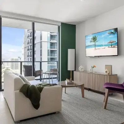 3013 Kaseya Center Apt for 4 people with Pool and Gym