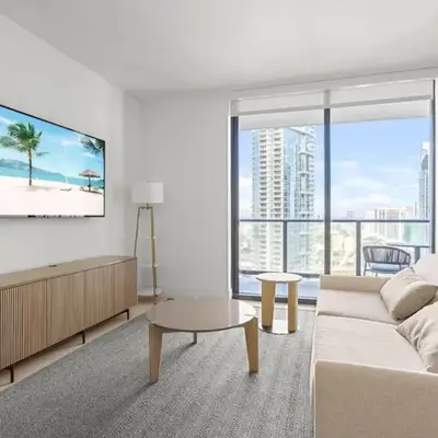 2901 Beautiful Downtown Apt with Pool and Gym