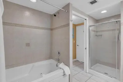 Gallery image of Bay View Oasis with Balcony & Free Parking Sunny Isles Beach in Sunny Isles Beach