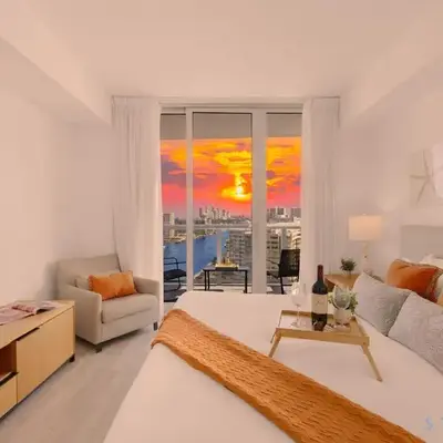 Amazing 1BR Apt View & Balcony - Pool & Gym
