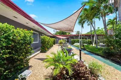 a garden with a hammock outside a house at Modern 1BR Studio in Hollywood | Free Parking in Hollywood