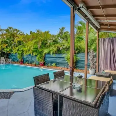 Central Stunning Villa with Heated Pool Cabana
