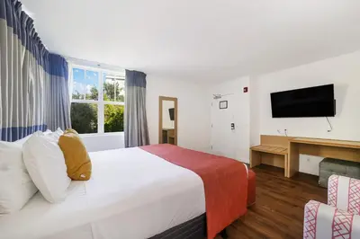 a hotel room with a bed and a television at Villa Italia by At Mine Hospitality in Miami Beach