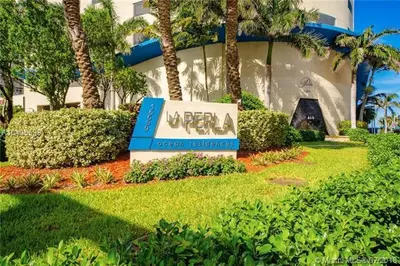 Gallery image of Luxurious 2BD Condo with Direct Ocean Front & Resort Pool in Sunny Isles in Sunny Isles Beach