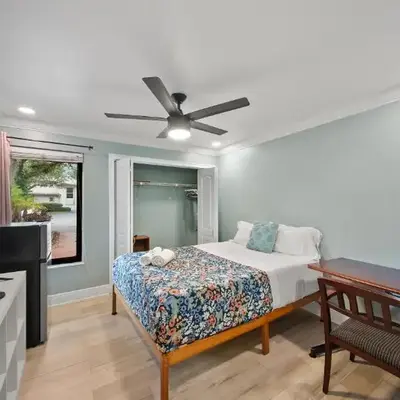 Luxury Queen Room