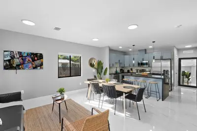 a kitchen and dining room with a table and chairs at Amazing Townhouse w Free Parking in Miami