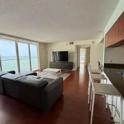 Bright 2BR Apartment in Prime Brickell Location