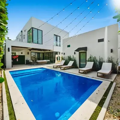 Modern Zen Oasis in Design District Sleeps 16