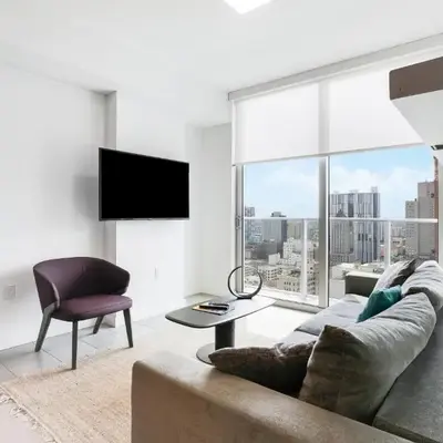 Luxury Condo w Rooftop Pool & Gym