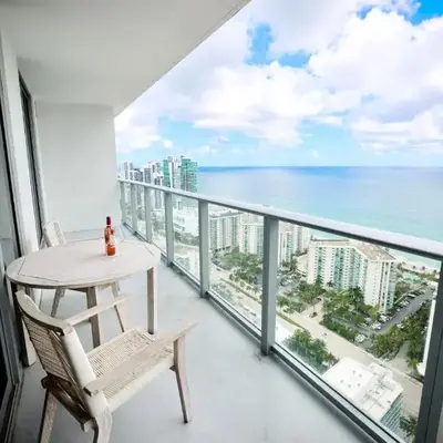 2 BDR Stunning Ocean View in Hyde Beach House