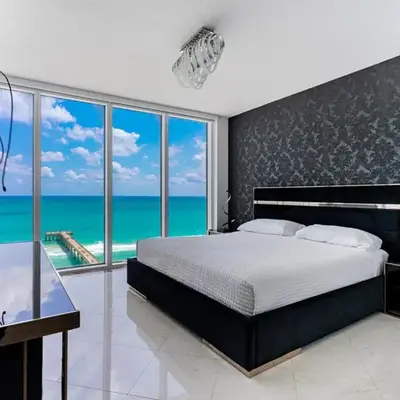 Pierfront Escape