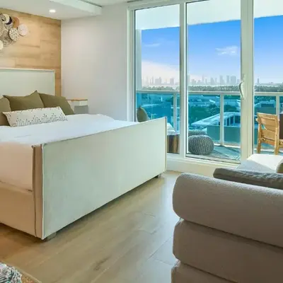 Skyline Studio at Roney Palace - 1429