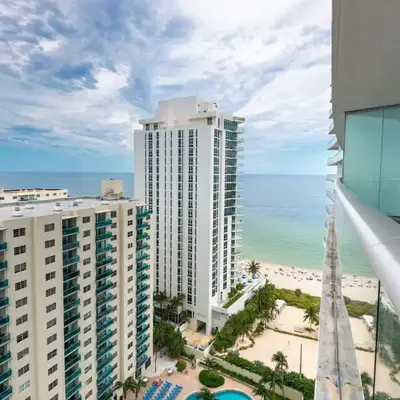Relaxing Beach Escape with Scenic Views