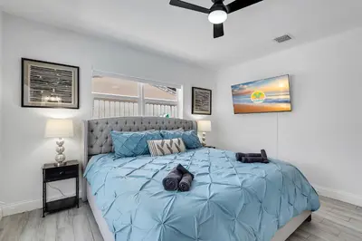 a bedroom with a blue bed and a window at Hope Casa Heated Pool and BBQ 4bedrooms 2baths by HostyMosty in Hollywood