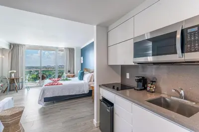 a kitchen and living room with a bed in a room at Sunset Suite Skyline Views King and Twin Sofa Includes Parking in Miami