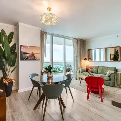 Bright 1BR in Coconut Grove King Bed Views Pool and Parking