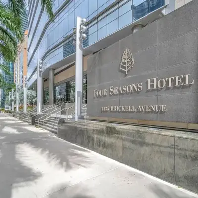 Four Seasons Miami Luxury Two-Bedroom Suite in Brickell - Free Parking