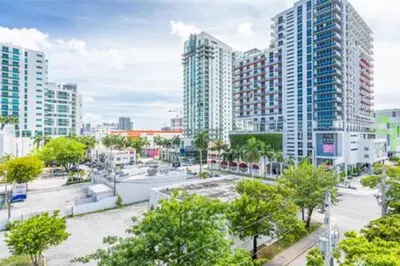 a city skyline with tall buildings and trees at Modern 1BR Apt In Edgewater Free Parking in Miami