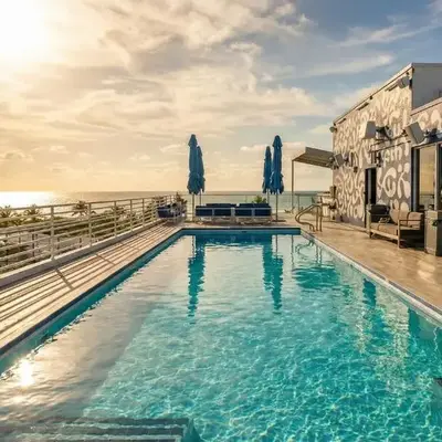Ocean Drive Apt with Balcony & Rooftop Pool
