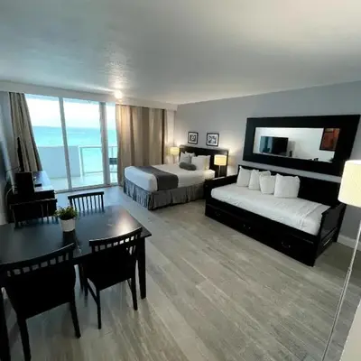 Shine Suites Balcony Studio 7