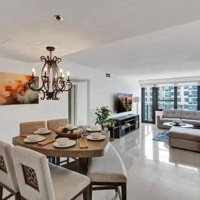 Modern Beach Retreat 2BR and 2BA Pools