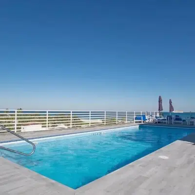 Bright Miami Beach Studio with Rooftop Pool Access