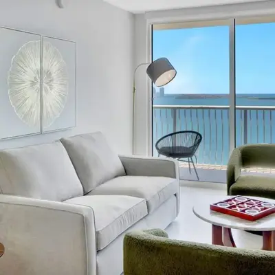 Stylish Renovated 3BR Condo Bay Views plus Parking