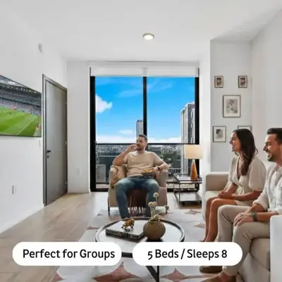 Top-floor 3BR Stay with skyline views