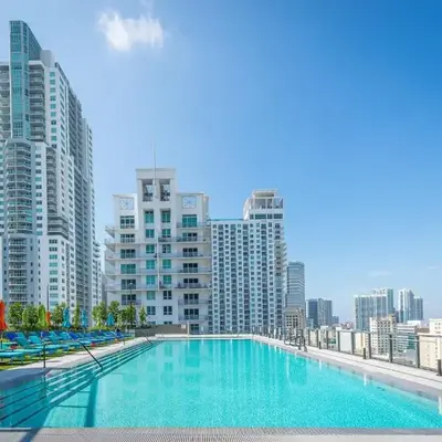 High Floor Unit Heart Of Miami with pool and gym