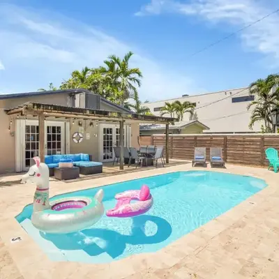 Trendy 4 Bedroom Pool Home Minutes from the Beach