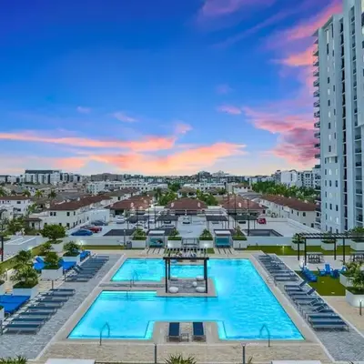 Stylish 3BD-3BR at the Heart of Downtown Doral with Top Amenities & Golf