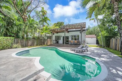 a swimming pool in a yard with a house at Wonderful Tropical Pool House Miami South Brickell in Miami