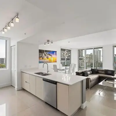 WATERFRONT Luxury 3 Bed 3 Bath Suite