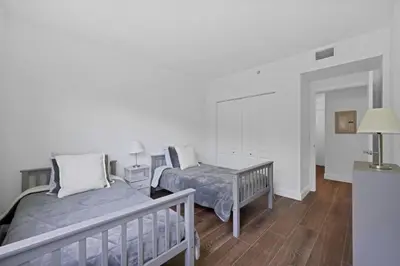 a bedroom with two beds and a bench in it at Apartamento Aventura 3 habitaciones in Aventura