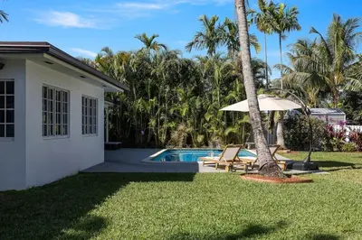 a backyard with a swimming pool and an umbrella at Modern Hollywood 3BR House Pool Jacuzzi in Hollywood