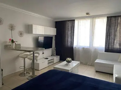 a living room with a couch and a table at Lujoso Departamento Con VIstas Al Mar- Miami Beach in Sunny Isles Beach