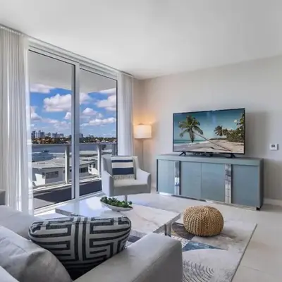 Champagne at Tiffany's - Luxury Condo by the Beach