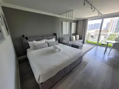 a bedroom with a bed with a teddy bear on it at Estudios en las playa de Sunny Isles Beach in Sunny Isles Beach