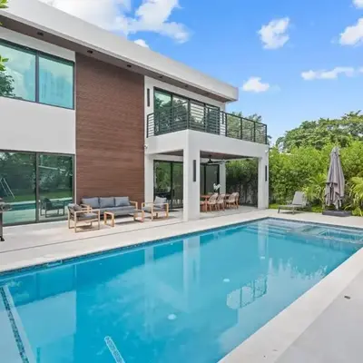Absolut Luxe 5 Bed Villa with Pool- Great for Group