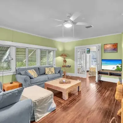 Blue Reverie - Downtown Cottage