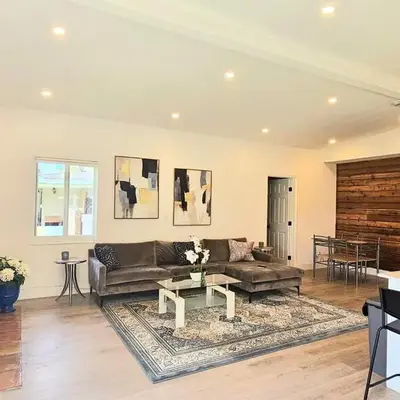 Modern 3BR Home Near Holycross Hospital
