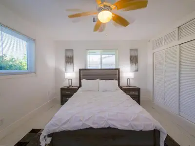 a bedroom with a bed and a ceiling fan at Luxury,3Bed 2Bath ,Pool,Grill,Parking in Hollywod in Hollywood