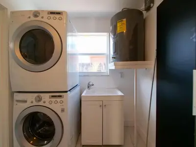 a laundry room with a washing machine and a sink at Luxury,3Bed 2Bath ,Pool,Grill,Parking in Hollywod in Hollywood
