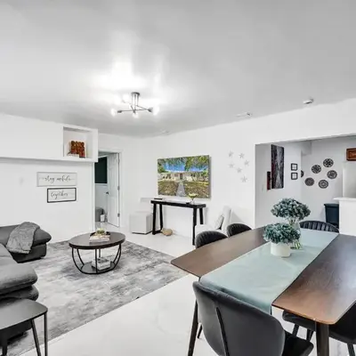 Charming 3 bedroom getaway house in Hollywood