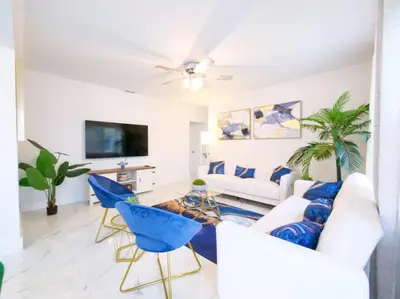 Gallery image of The Blue 4Bedroom Home - Pool & Spa Retreat in North Miami Beach
