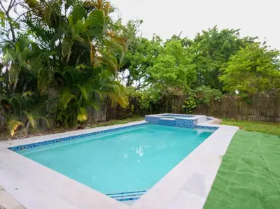 Gallery image of The Blue 4Bedroom Home - Pool & Spa Retreat in North Miami Beach